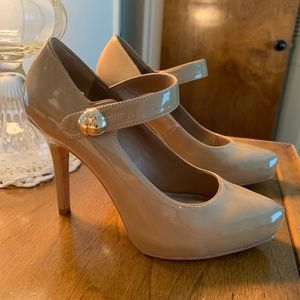 Ladies Size 6 Shoes/Pumps White House Black Market